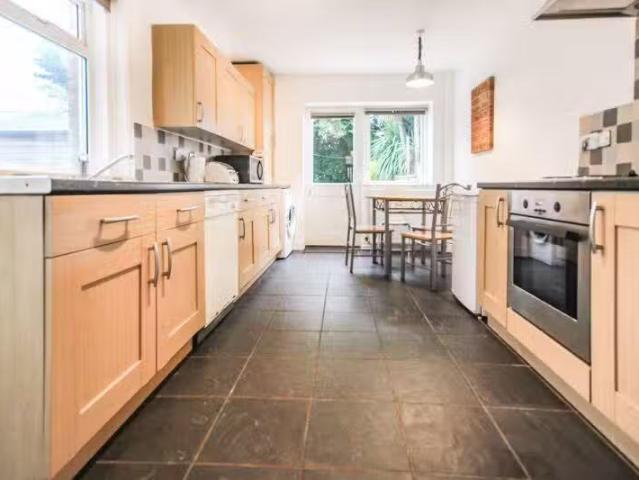4 bedroom semi detached house for rent in Curzon Road, Bournem.
