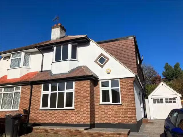 4 bedroom semi detached house for rent in Elm Grove, Orpington.