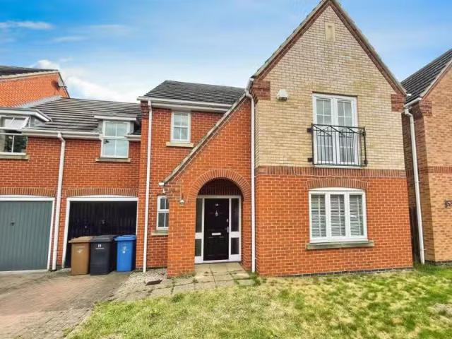 4 bedroom semi detached house for rent in Ferncroft Walk, Chel.