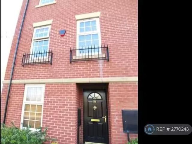4 bedroom semi detached house for rent in Goodsmoor Road, Sinf.