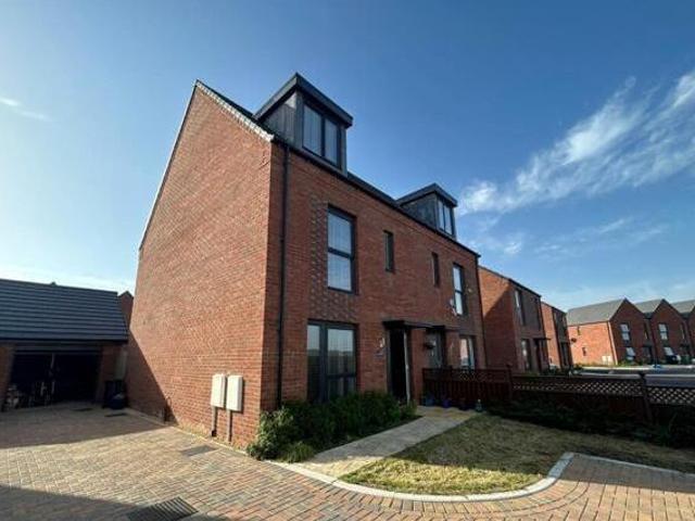 4 Bedroom Semi detached House For Rent In Glan Llyn