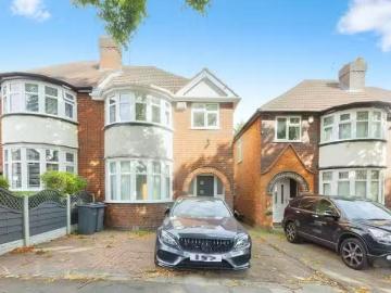 4 bedroom semi detached house for rent in Grayswood Park Road.