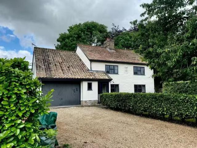 4 bedroom semi detached house for rent in Hauxton Road, Little.