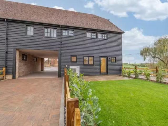 4 bedroom semi detached house for rent in Hoath Road, Hoath, C.