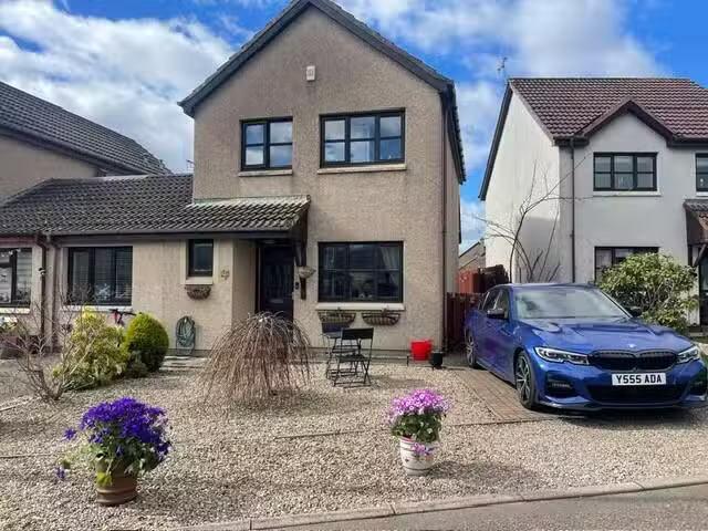 4 bedroom semi detached house for rent in Hospitalfield Garden.