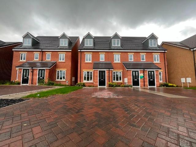 4 bedroom semi detached house for rent in Moorhey Crescent, Bamber Bridge, Lancashire, PR5