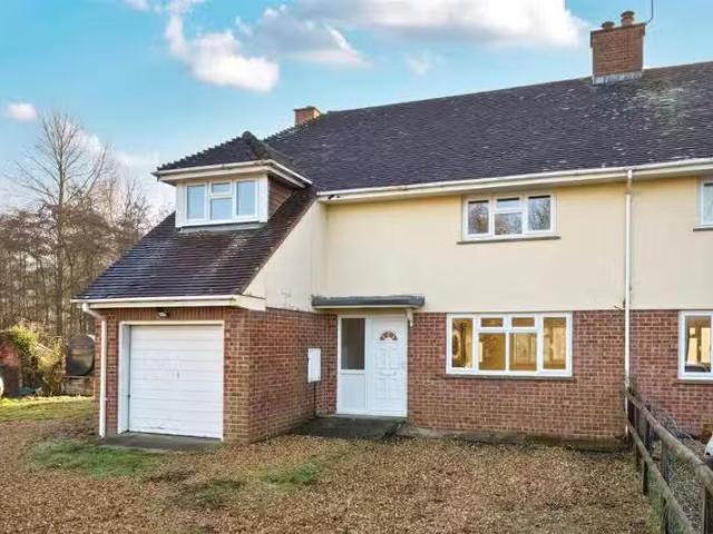 4 bedroom semi detached house for rent in Nettlemead Lane, Wyl.
