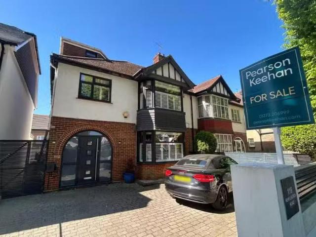 4 bedroom semi detached house for rent in New Church Road, Hov.