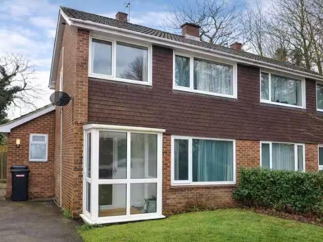 4 bedroom semi detached house for rent in Shaftesbury Road, Ca.