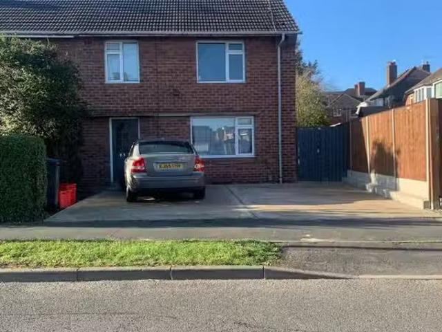 4 bedroom semi detached house for rent in Southway, Leamington.