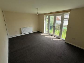4 Bedroom: Semi Detached House: Hylton Road, High Wycombe: £2,450 pcm | Chiltern Hills