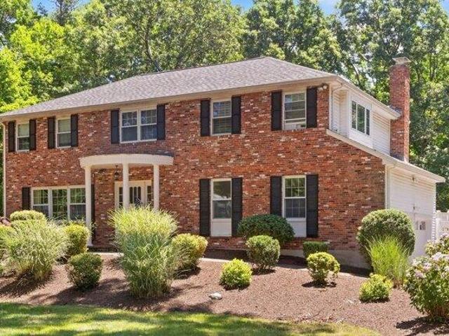 4 bedroom, Sharon MA 02067 105383699