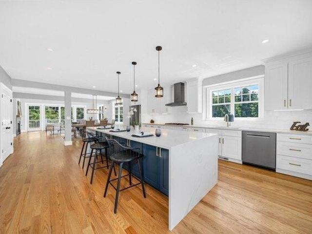 4 bedroom, Sherborn MA 01770 105552718