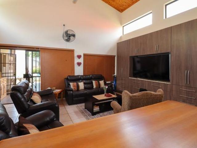 4 Bedroom Simplex in Flamwood