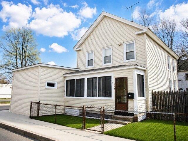 4 bedroom, Springfield MA 01109 105258428