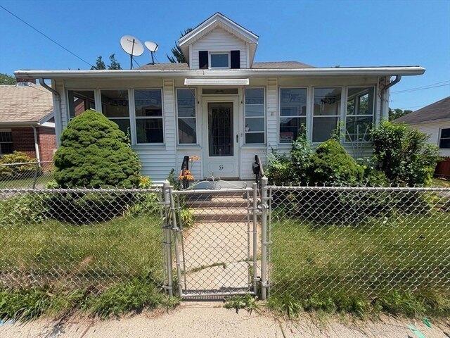 4 bedroom, Springfield MA 01151 105314804