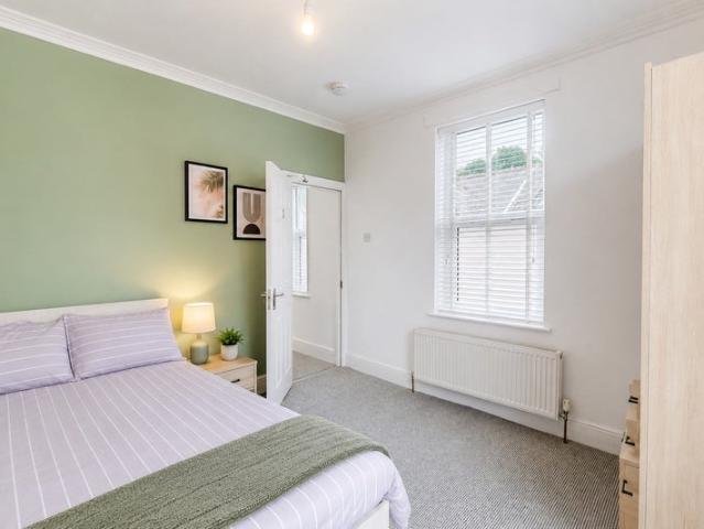 4 Bedroom Student House Available!
