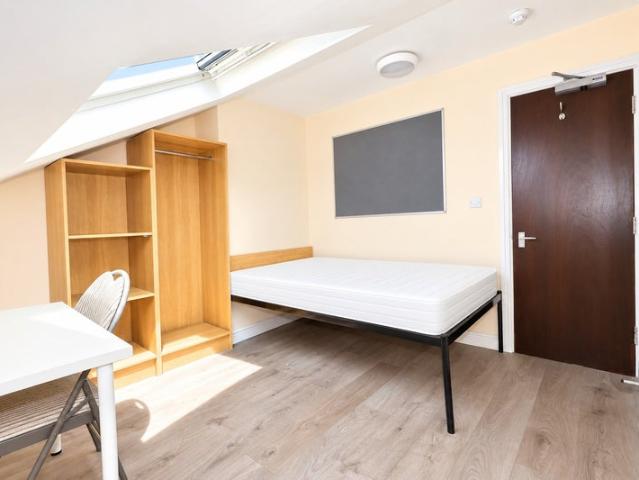 4 Bedroom Student Property Kensington Fields