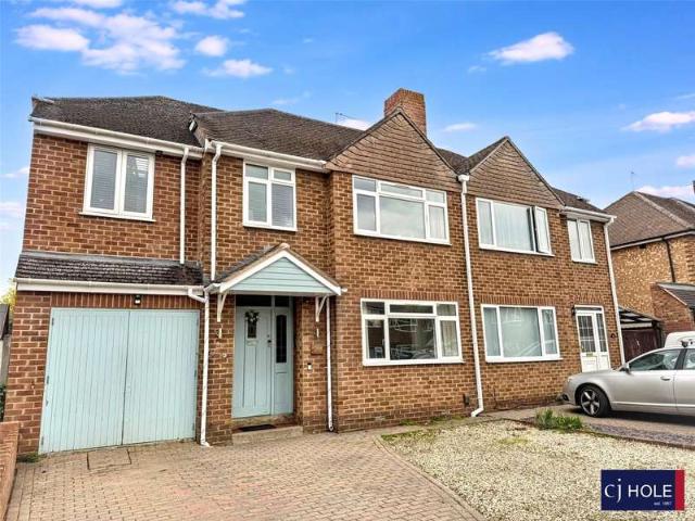 4 Bedroom Studio Flat