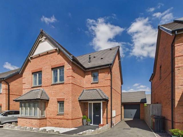 4 Bedroom Studio Flat