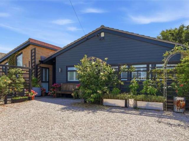 4 Bedroom Studio Flat