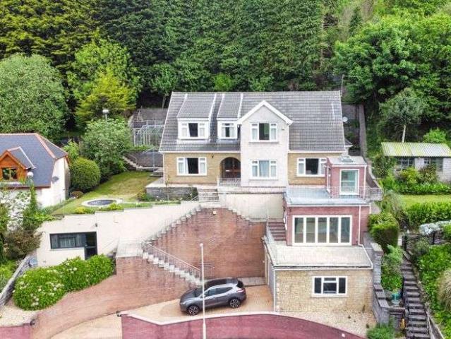 4 Bedroom Studio Flat