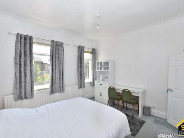 4 Bedroom Studio Flat