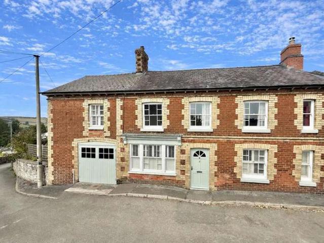 4 Bedroom Studio Flat