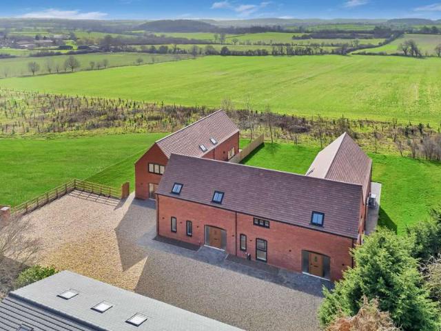 4 Bedroom Studio Flat