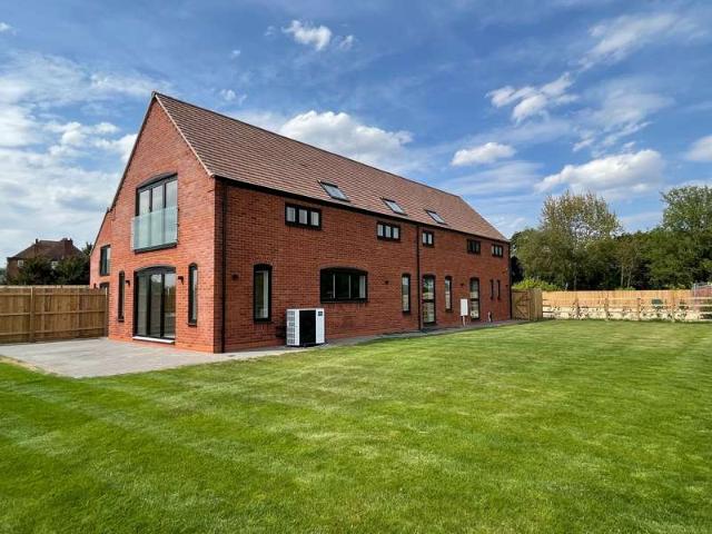 4 Bedroom Studio Flat