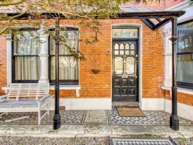 4 Bedroom Studio Flat