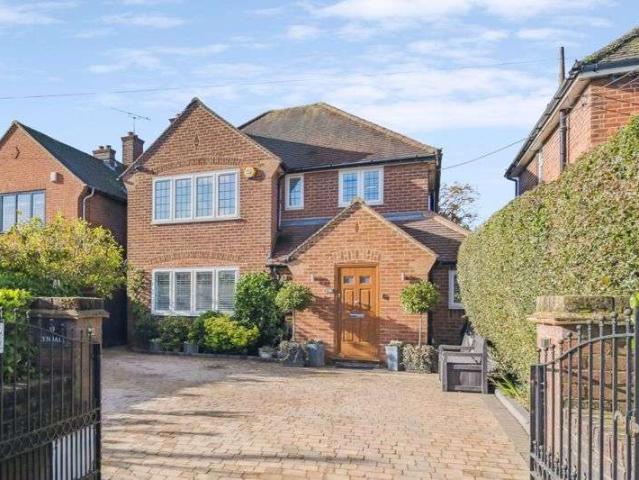 4 Bedroom Studio Flat