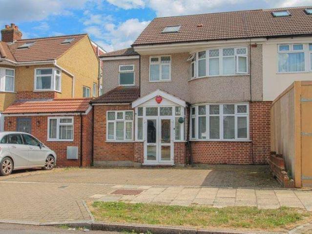4 Bedroom Studio Flat