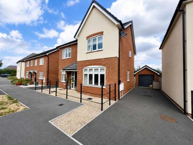 4 Bedroom Studio Flat