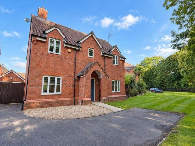 4 Bedroom Studio Flat