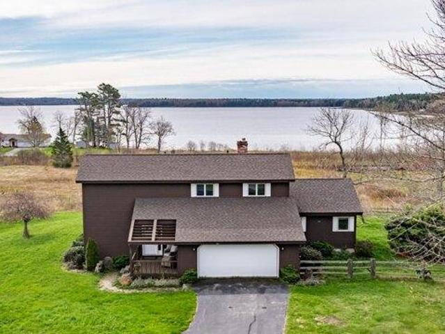 4 bedroom, Stockton Springs ME 04981 105797279