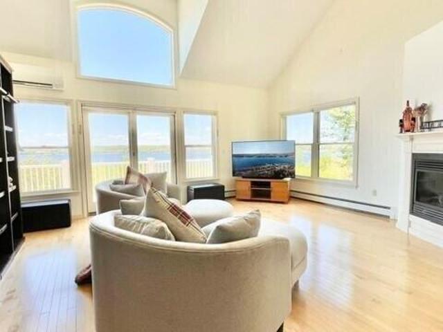 4 bedroom, Stockton Springs ME 04981 105813506