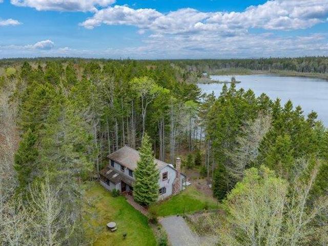4 bedroom, Stonington ME 04681 105816670
