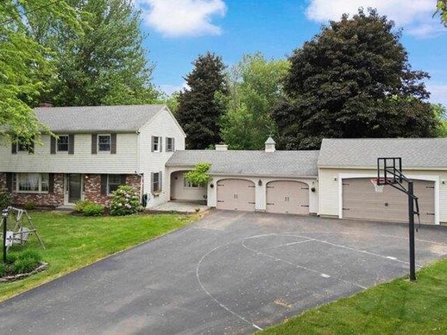 4 bedroom, Stratham NH 03885 105537453