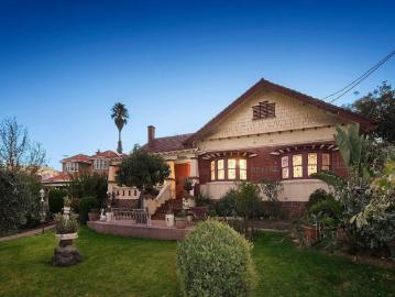 4 Bedroom House Strathmore VIC 102759356