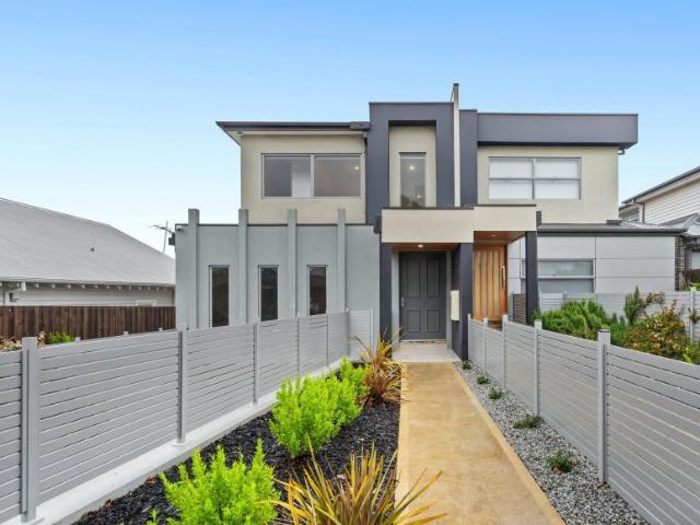 4 Bedroom House Strathmore VIC 102766970