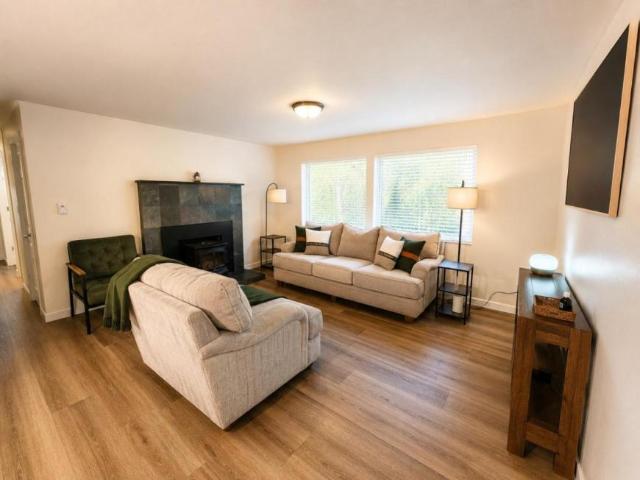 4 bedroom, Poulsbo WA 98370 LS105780824