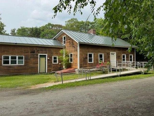 4 bedroom, Poultney VT 05764 105549713