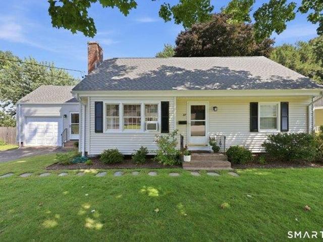 4 bedroom, Portland CT 06480 105428043
