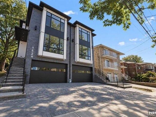 4 bedroom, Palisades Park NJ 07650 105679523