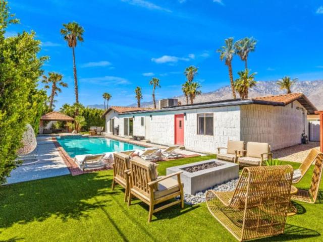 4 bedroom, Palm Springs CA 92262 LS105776574
