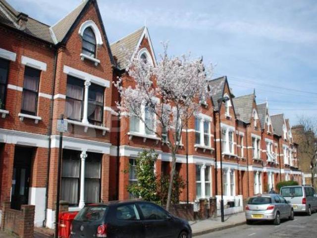 4 Bedroom, Part Furnished Flat in Fairbridge Road N19