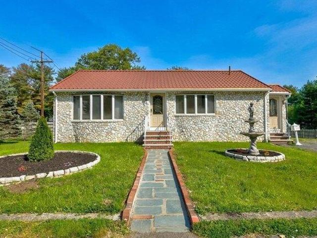 4 bedroom, Peabody MA 01960 105537418