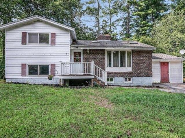 4 bedroom, Pelham NH 03076 105367704