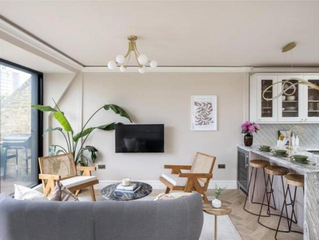 4 bedroom penthouse for sale in Aldridge Road Villas, London, W11